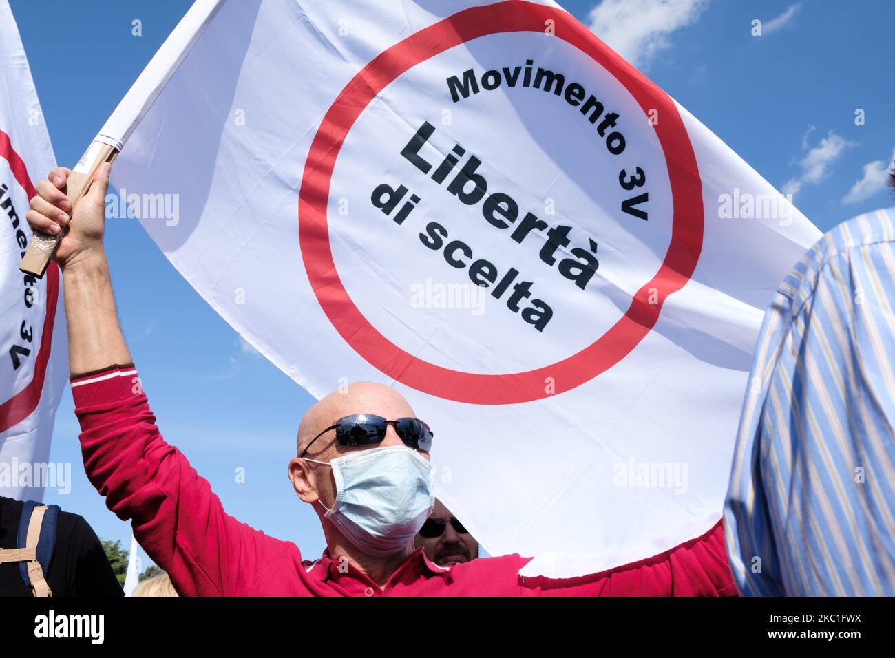 Rom war am 10. Oktober 2020 Schauplatz von Anti-Maskenprotesten auf der Piazza San Giovanni, auch wenn Italien erneut von Coronavirus-Infektionen befallen wird. (Foto von Sirio Tessitore/NurPhoto) Stockfoto