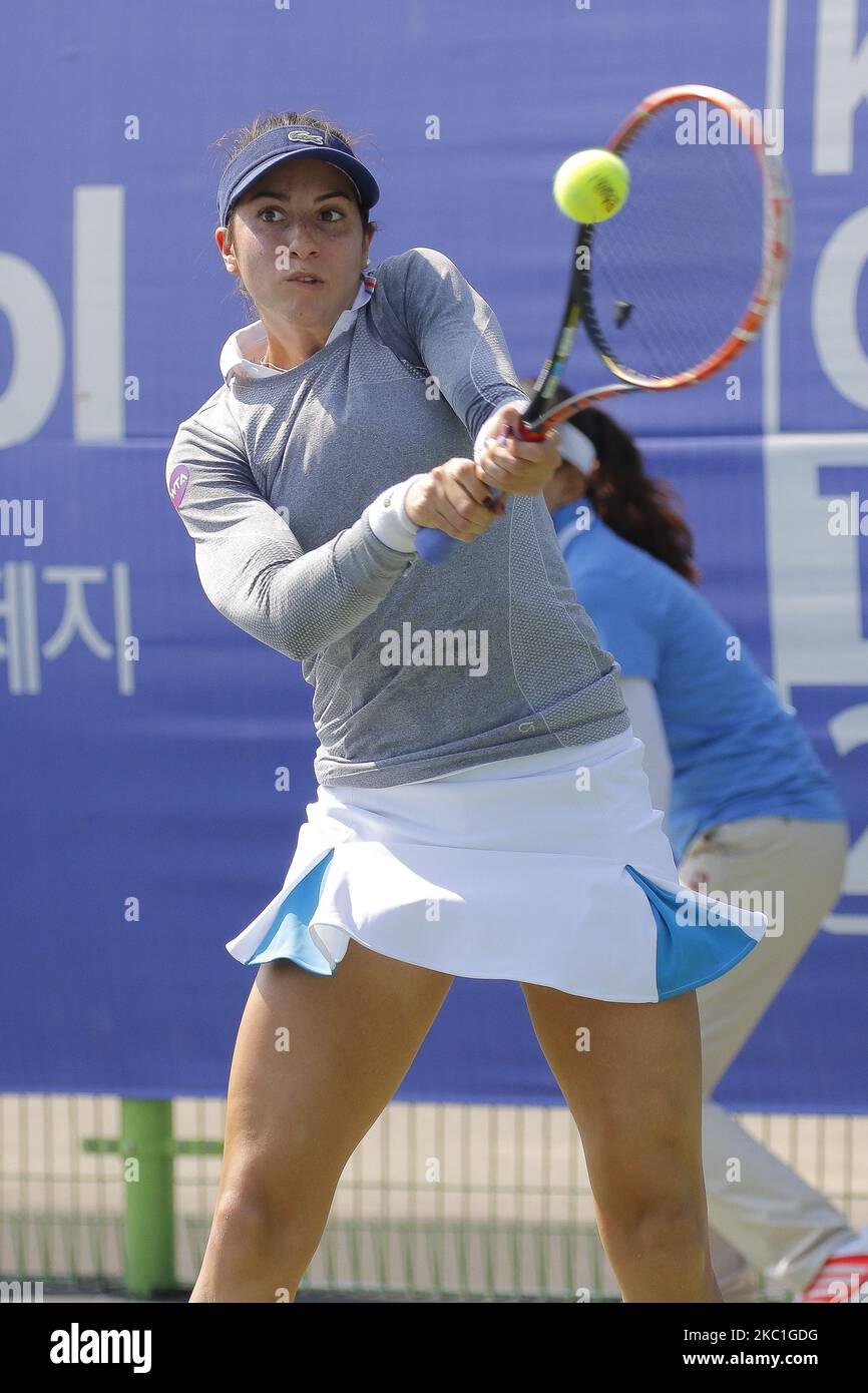 Christina McHale aus den USA und Yaroslava Shvedova von KAZ spielen während der ersten Runde der WTA Korea Open in Seoul, Südkorea, am 22. September 2015. (Foto von Seung-il Ryu/NurPhoto) Stockfoto