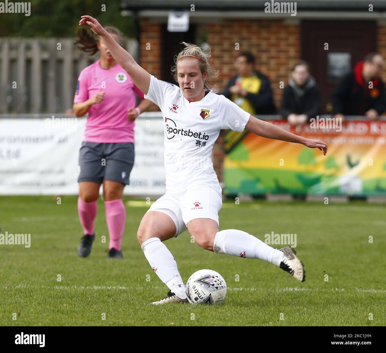 Anne Meiwald von Watford Ladies während des FA Women's National League - Southern Premier Division Spiels zwischen Crawley Wesps Ladies und Watford Ladies in Horley Town am 11. Oktober 2020 in Horley, England (Foto von Action Foto Sport/NurPhoto) Stockfoto