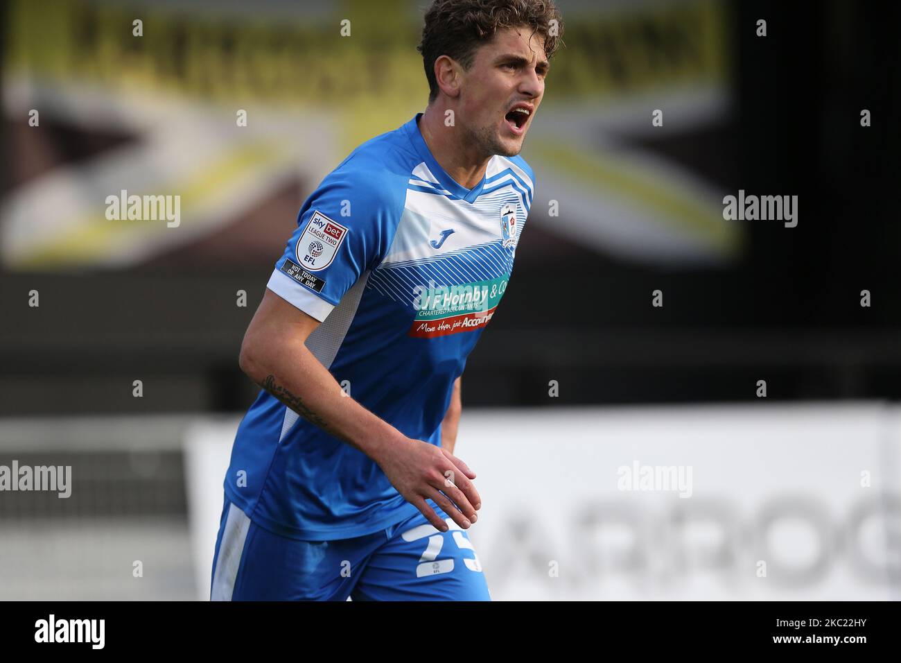 Harrison Biggins von Barrow während des Sky Bet League 2-Spiels zwischen Harrogate Town und Barrow in Wetherby Road, Harrogate, England am 17.. Oktober 2020. (Foto von Mark Fletcher/MI News/NurPhoto) Stockfoto