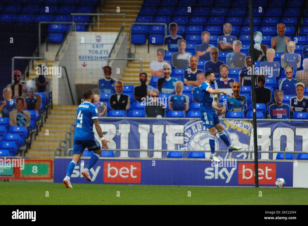 Ipswich Towns Gwion Edwards punktet am 17.. Oktober 2020 im Sky Bet League 1-Spiel zwischen Ipswich Town und Accrington Stanley in der Portman Road, Ipswich, England, für die Heimmannschaft. (Foto von Ben Pooley/MI News/NurPhoto) Stockfoto