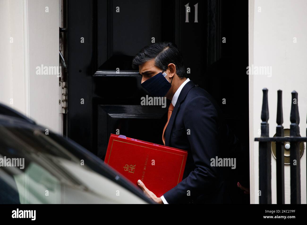 Der Schatzkanzler Rishi Sunak, Abgeordneter der Konservativen Partei für Richmond (Yorks), verlässt am 20. Oktober 2020 in London, England, die Downing Street 11 mit einer Gesichtsmaske. (Foto von David Cliff/NurPhoto) Stockfoto