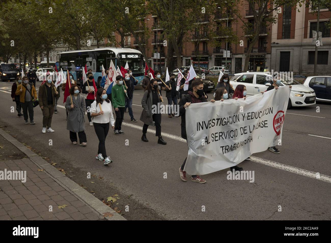 Demonstration während eines Protestes, um Verbesserungen für Studenten von Universitäten und Forschungszentren nach dem Covid-19 in Madrid, Spanien, am 21. Oktober 2020 zu fordern. (Foto von Oscar Gonzalez/NurPhoto) Stockfoto