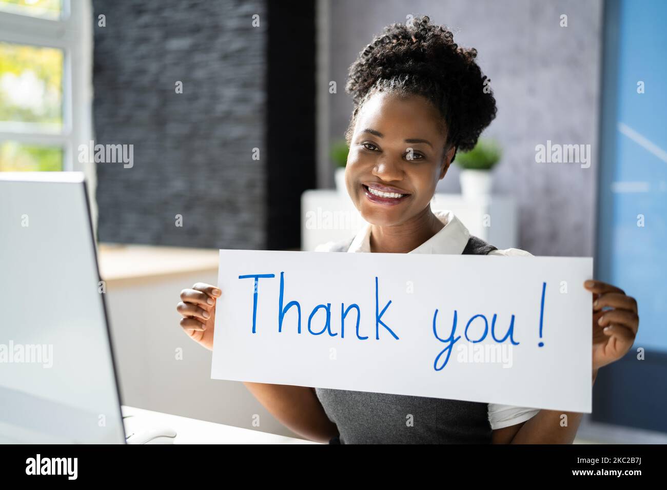 Dankesschild Für Corporate Job Appreciation. Dankbare Geschäftsfrau Stockfoto