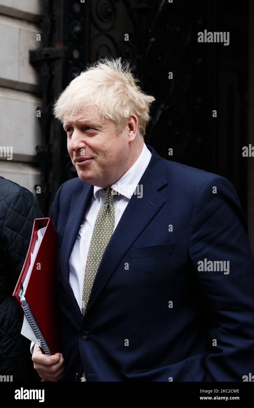 Der britische Premierminister Boris Johnson kehrt am 23. Oktober 2020 von einem Treffen der Minister des Außenministeriums, des Commonwealth and Development Office (FCDO) in London, England, in die Downing Street zurück. (Foto von David Cliff/NurPhoto) Stockfoto