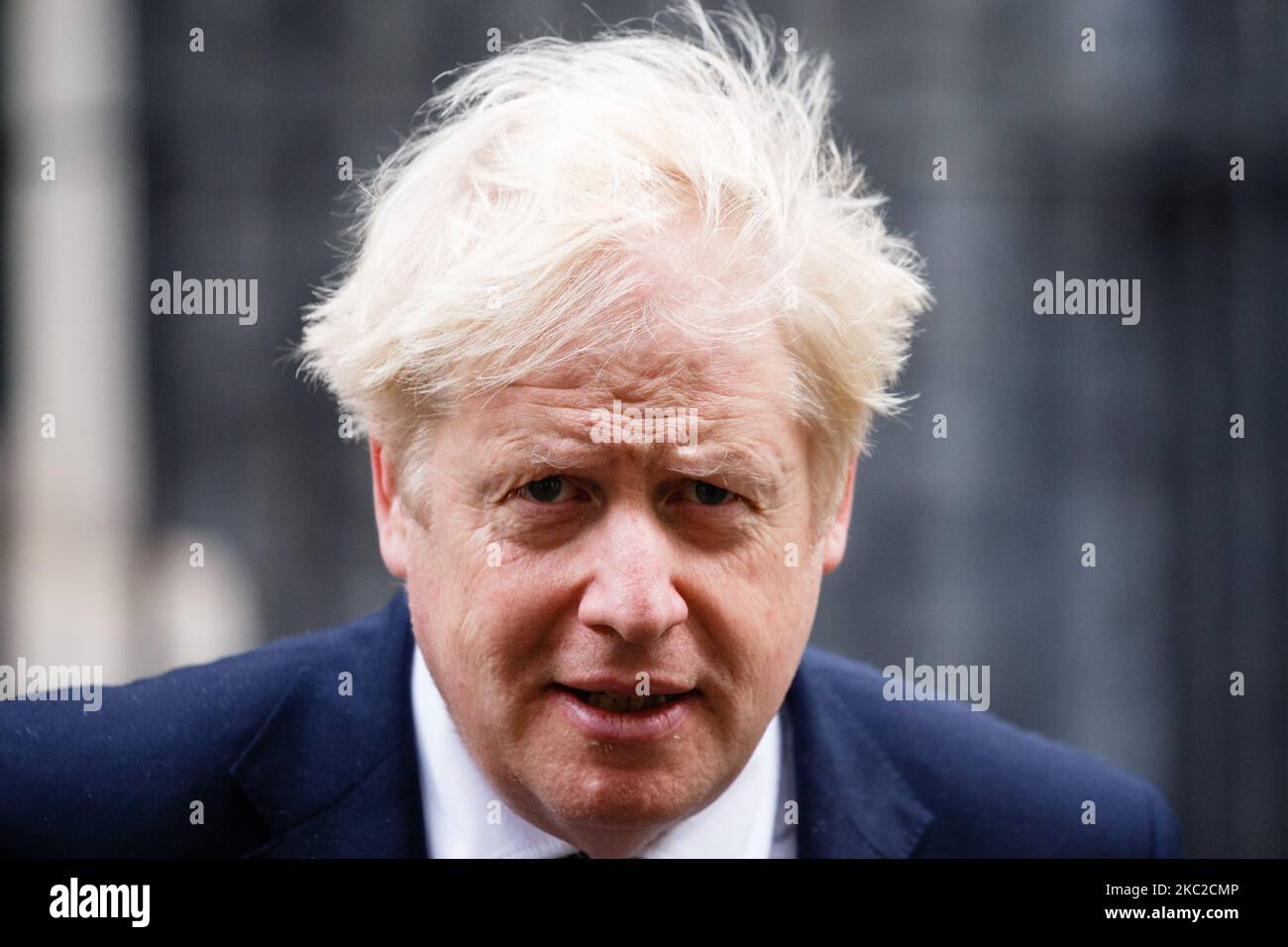 Der britische Premierminister Boris Johnson verlässt am 23. Oktober 2020 die Downing Street 10 zu einem Treffen der Kabinettsminister im Foreign, Commonwealth and Development Office (FCDO) in London, England. (Foto von David Cliff/NurPhoto) Stockfoto