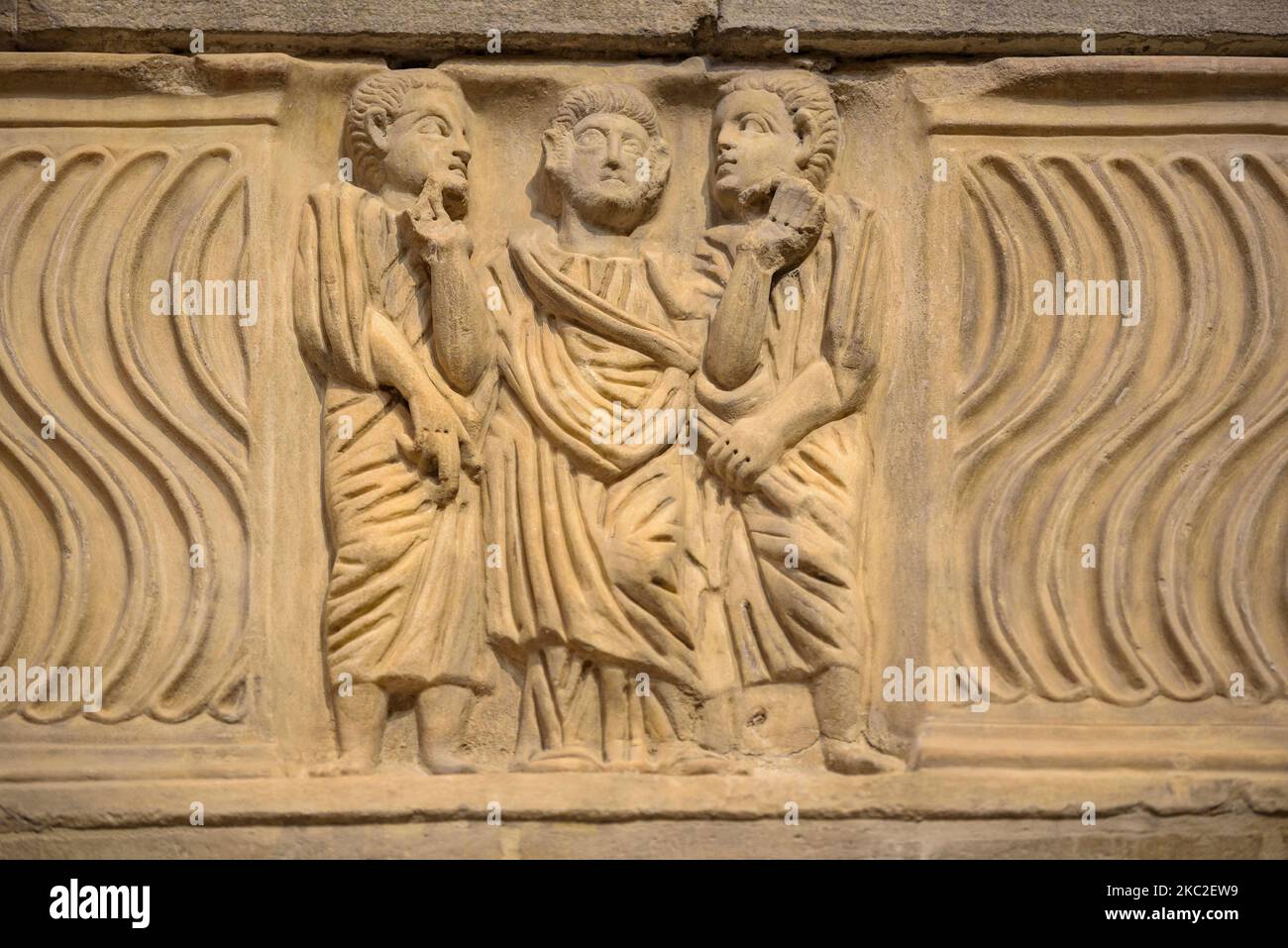 Römische Sarkophage aus dem 3.-4. Jahrhundert n. Chr. in der Basilika Sant Feliu in Girona (Katalonien, Spanien) ESP: Sarcófagos romanos de los s.III-IV Stockfoto