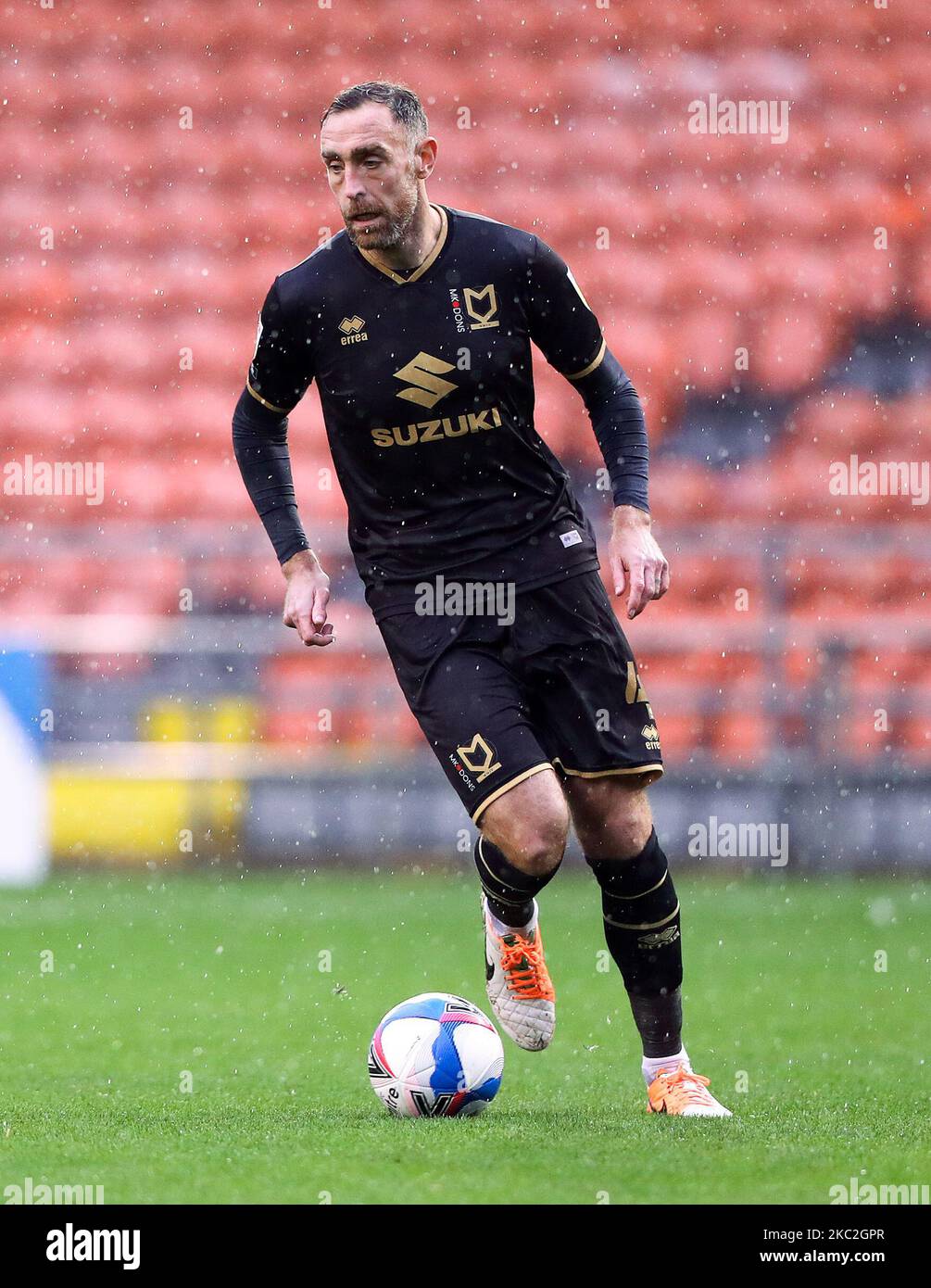 Milton Keynes Dons' Richard Keogh in Aktion während des Sky Bet League 1-Spiels zwischen Blackpool und MK Dons in der Bloomfield Road, Blackpool am Samstag, 24.. Oktober 2020. (Foto von Tim Markland/MI News/NurPhoto) Stockfoto