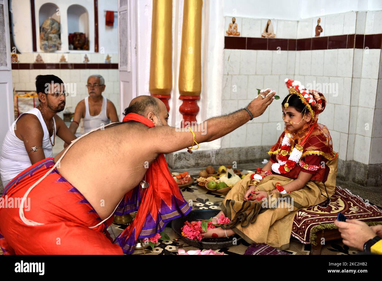 Die Göttin Durga wird während ihres Aufenthaltes hier in verschiedenen