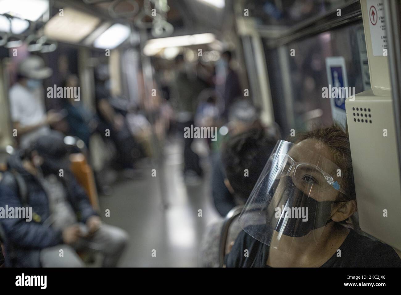 Die chilenische Bevölkerung im Wahllokal während des nationalen Referendums am 25. Oktober 2020 in Santiago, Chile. (Foto von Felsnadel Vargas Figueroa/NurPhoto) Stockfoto