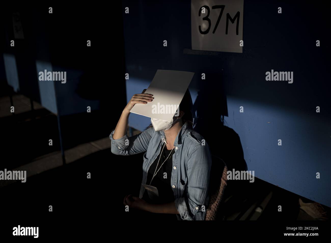 Die chilenische Bevölkerung im Wahllokal während des nationalen Referendums am 25. Oktober 2020 in Santiago, Chile. (Foto von Felsnadel Vargas Figueroa/NurPhoto) Stockfoto