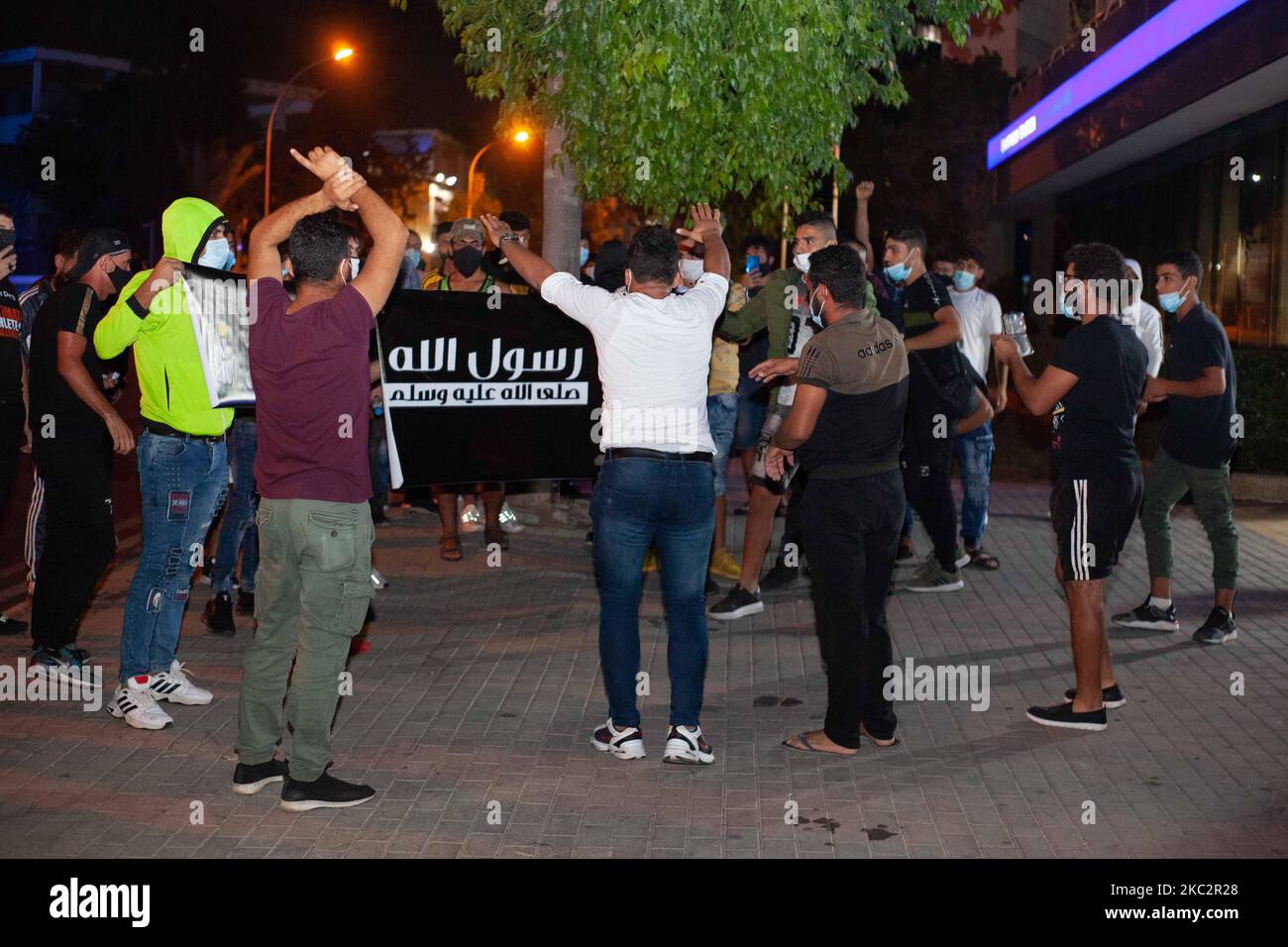 Demonstration gegen den französischen Präsidenten Emmanuel Macron aus der französischen Botschaft in Nikosia, Zypern, am 27. Oktober 2020 von einem in Zypern lebenden Muslim. (Foto von George Christophorou/NurPhoto) Stockfoto