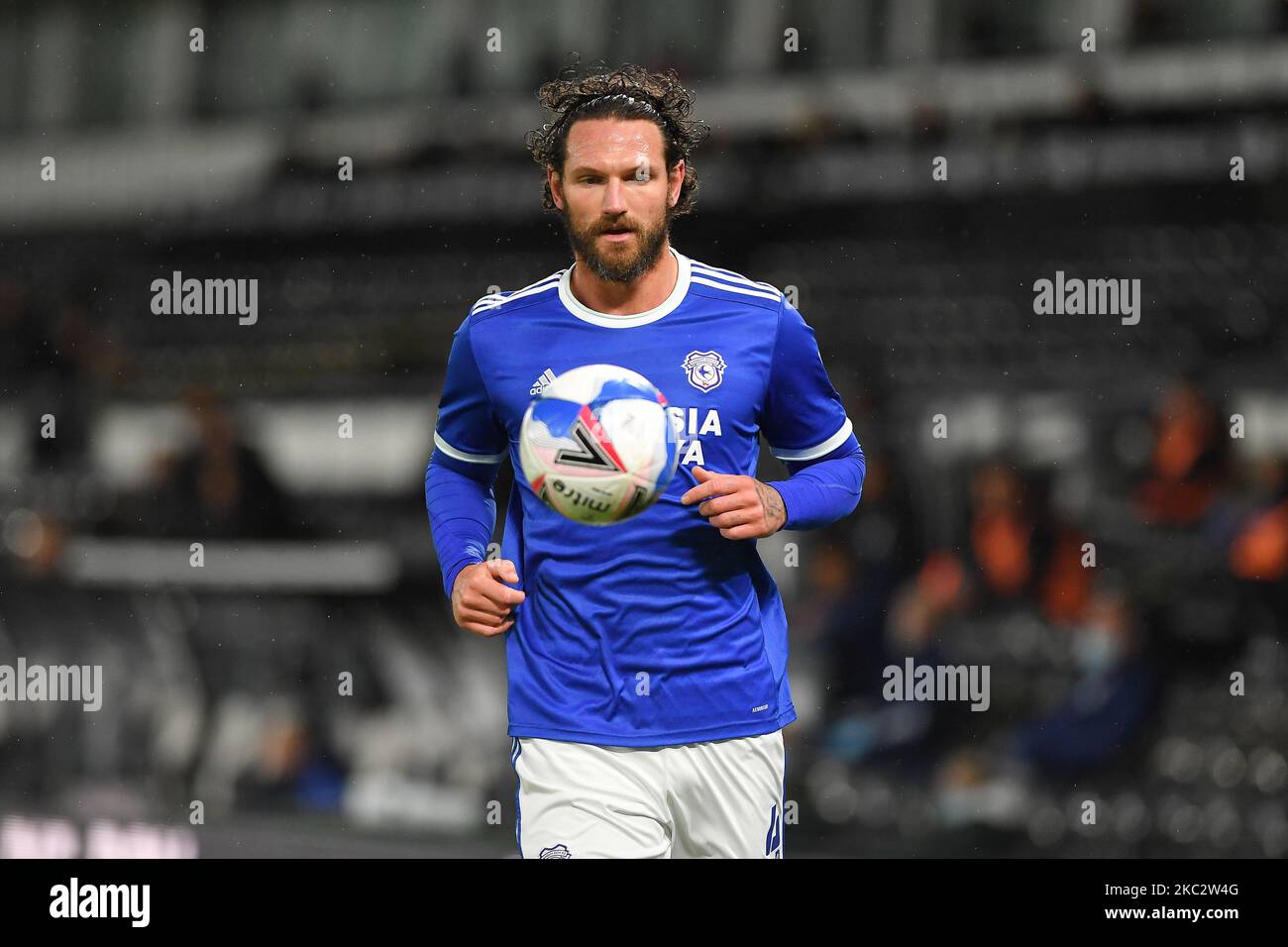 Sean Morrison aus Cardiff City während des Sky Bet Championship-Spiels zwischen Derby County und Cardiff City im Pride Park, Derby am Mittwoch, 28.. Oktober 2020. (Foto von Jon Hobley/MI News/NurPhoto) Stockfoto