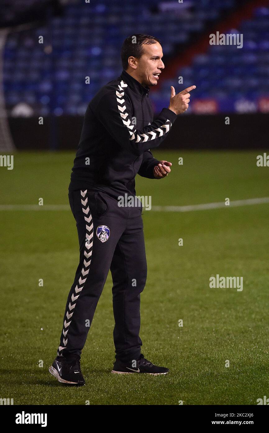 Oldham Athletic's Selim Benachour (Manager) während des FA Youth Cup Spiels zwischen Oldham Athletic und FC United of Manchester im Boundary Park, Oldham, am Mittwoch, 28.. Oktober 2020. (Foto von Eddie Garvey/MI News/NurPhoto) Stockfoto