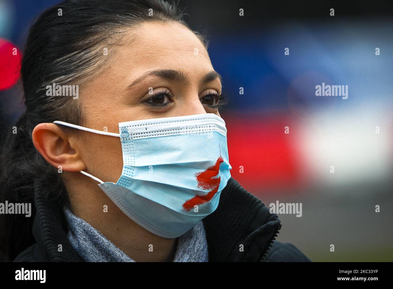 Anhänger von Pro-Choice protestieren am 01. November 2020 in Glasgow, Schottland, gegen Einschränkungen des Abtreibungsgesetzes in Polen. Dies geschieht, nachdem das Verfassungsgericht letzte Woche entschieden hat, dass Abtreibung aufgrund eines irreversiblen fetalen Defekts oder einer unheilbaren Krankheit, die das Leben des Fötus bedroht, gegen die polnische Verfassung verstößt, was ein nahezu totales Verbot von Kündigungen zur Folge hat. (Foto von Ewan Bootman/NurPhoto) Stockfoto