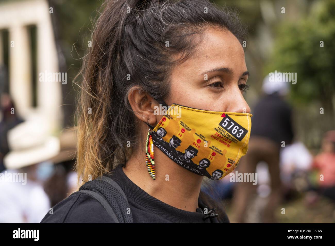 Ehemalige FARC-Guerilla-Mitglieder nehmen an einer Demonstration Teil, in der am 01. November 2020 vor dem Obersten Gerichtshof von Kolumbien in Bogota die Einhaltung von Friedensabkommen gefordert wird (Foto: Daniel Garzon Herazo/NurPhoto) Stockfoto