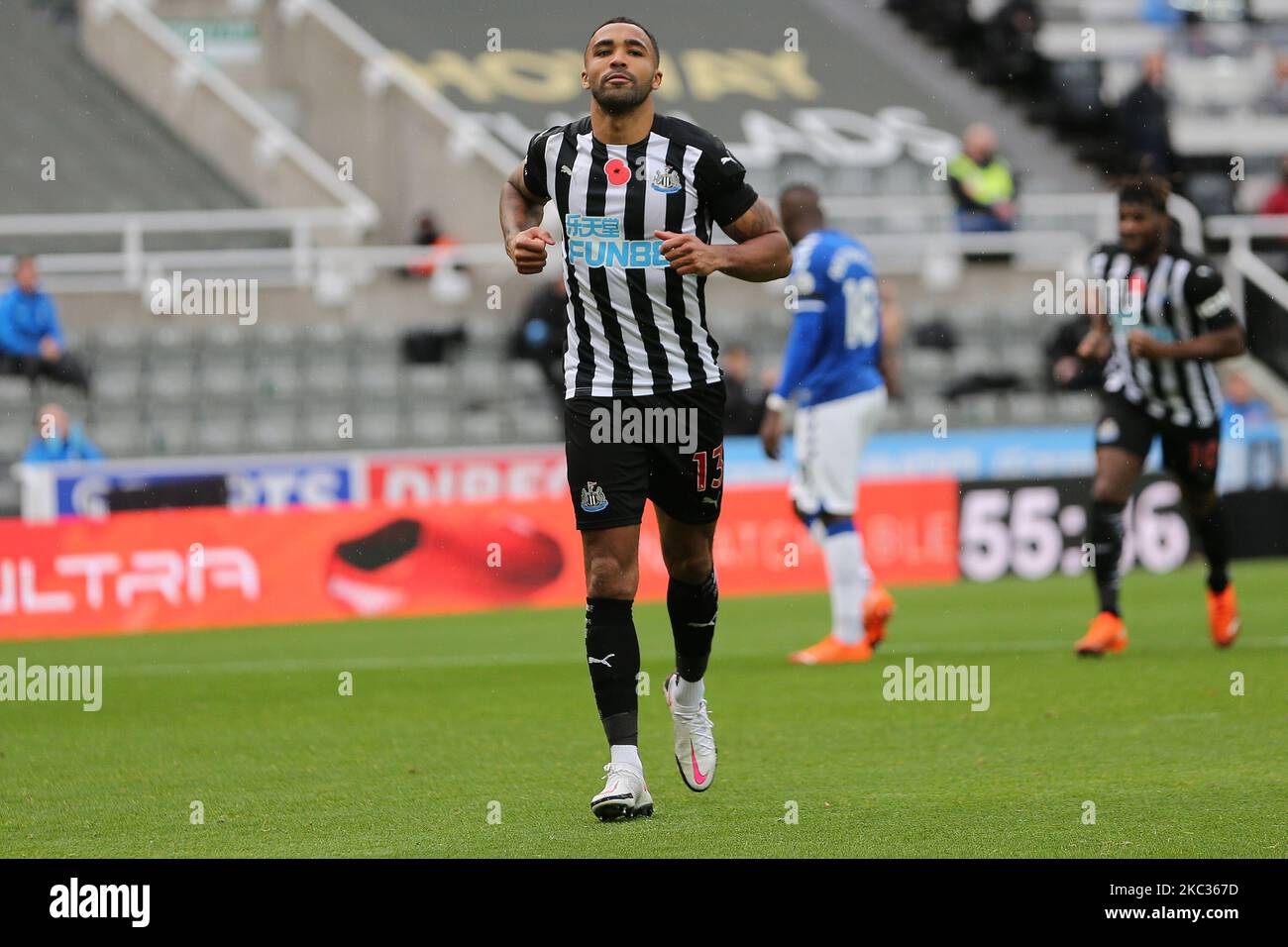 Callum Wilson von Newcastle United feiert, nachdem er beim Premier League-Spiel zwischen Newcastle United und Everton am Sonntag, dem 1.. November 2020, im St. James's Park, Newcastle, seine ersten Torwerte vor dem Strafpunkt erzielt hat. (Foto von Mark Fletcher/MI News/NurPhoto) Stockfoto