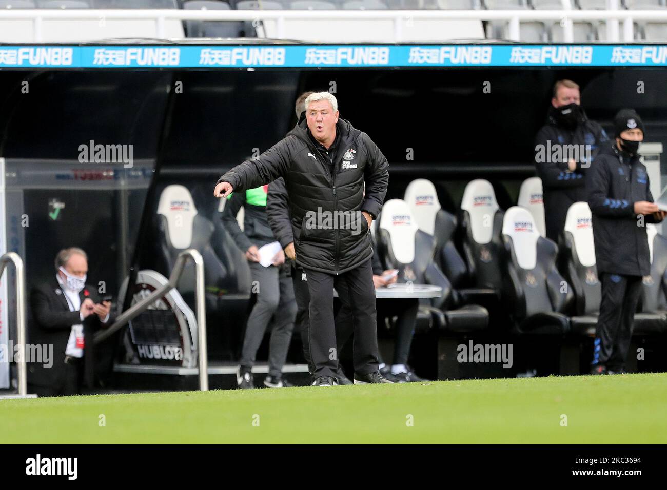 Newcastle United-Manager Steve Bruce während des Premier League-Spiels zwischen Newcastle United und Everton im St. James's Park, Newcastle, am Sonntag, 1.. November 2020. (Foto von Mark Fletcher/MI News/NurPhoto) Stockfoto