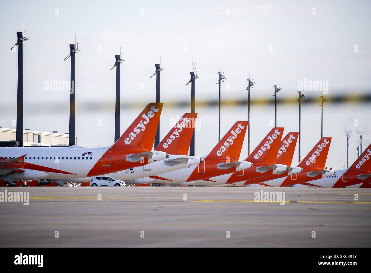 Am 4. November 2020 werden am neu eröffneten Flughafen BER Berlin Brandenburg Willy Brandt in Schönefeld bei Berlin Flugzeuge von Easyjet zu sehen sein. Der Flughafen nahm den Betrieb am 31. Oktober 2020 auf, mit fast 11 Jahren Verspätung von der ersten verhinderten Öffnung. (Foto von Emmanuele Contini/NurPhoto) Stockfoto