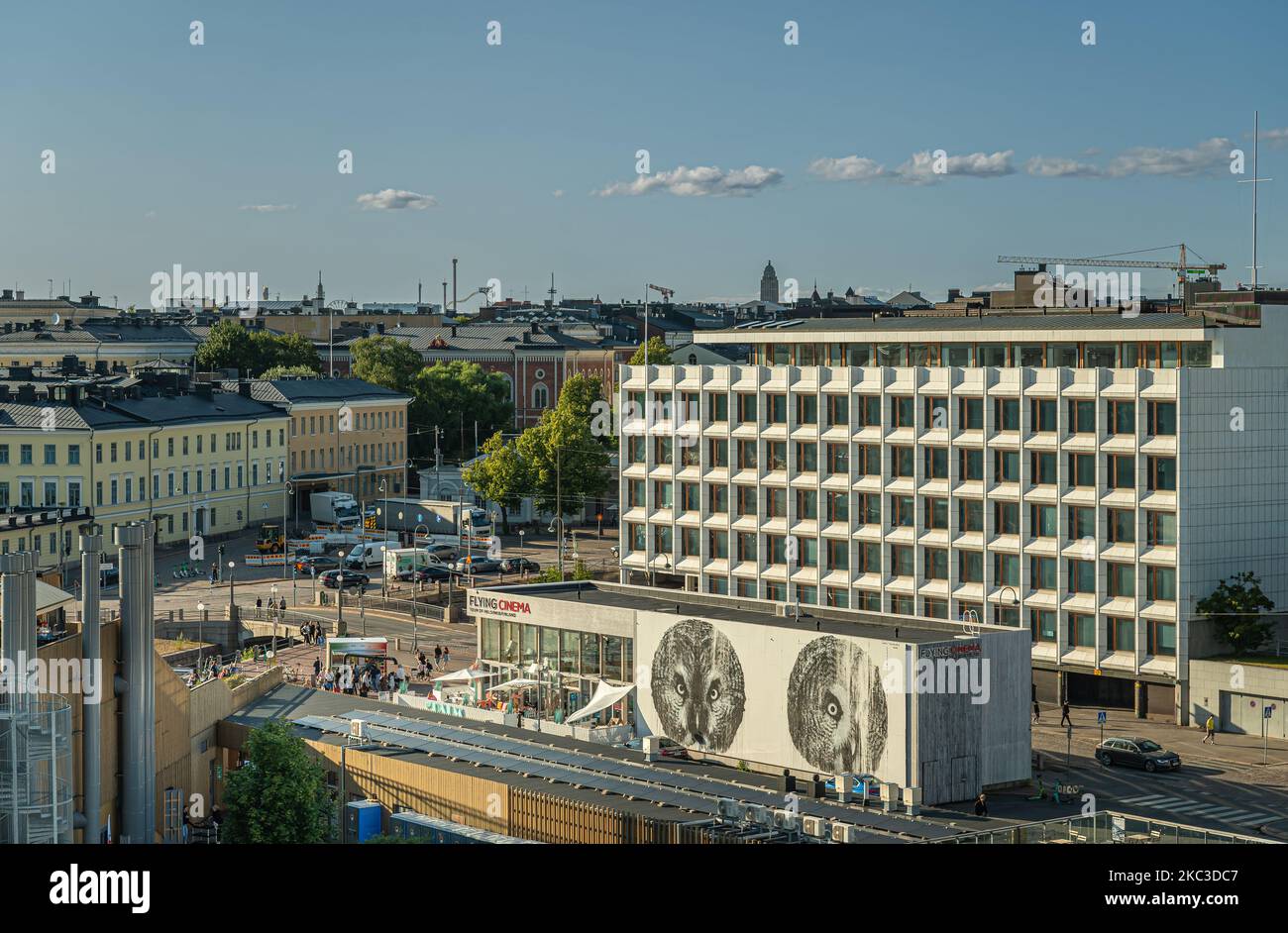 Helsinki, Finnland - 19. Juli 2022: Stadtbild mit Kanavakadunsilta