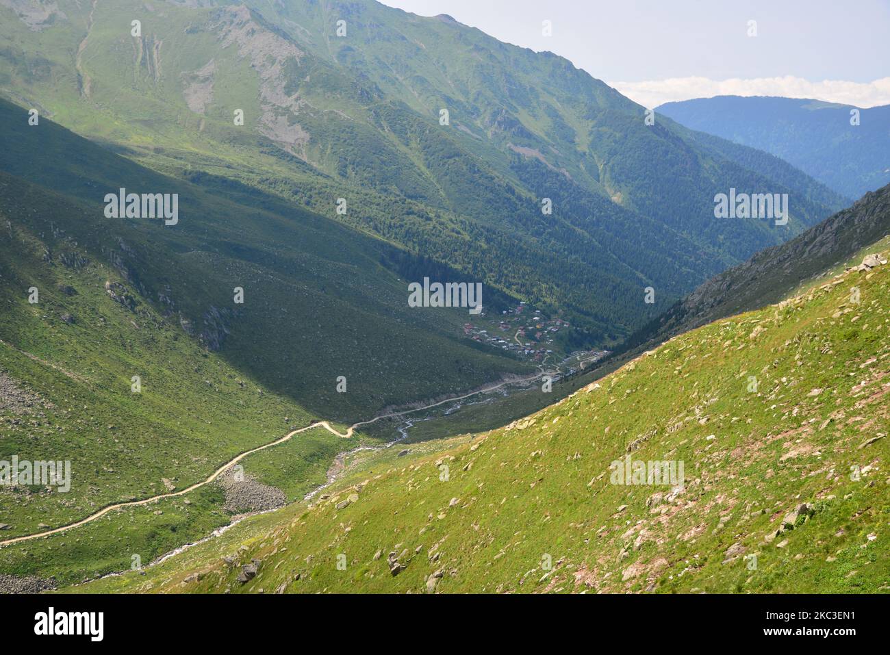 Das Amlakit Plateau in Rize, Türkei, ist ein wichtiges touristisches Zentrum. Stockfoto