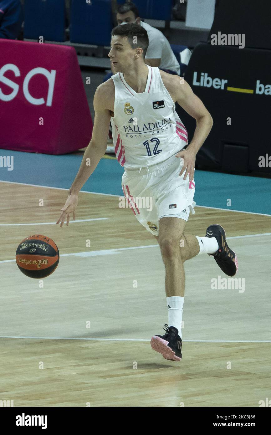 Carlos Alocn von Real Madrid während des Basketballspiels der ACB Endesa League, das Real Madrid am 8. November 2020 im WiZink Center in Madrid, Spanien, gegen Urbas Fuenlabrada stellte. (Foto von Oscar Gonzalez/NurPhoto) Stockfoto