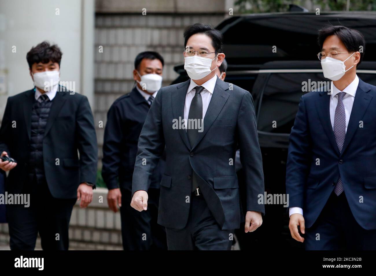 Jay Y. Lee, Vizepräsident von Samsung Electronics (Jae-yong Lee), kommt zu einer Gerichtsverhandlung, die am 09. November 2020 vor dem Obersten Gerichtshof von Seoul in Seoul, Südkorea, stattfinden wird. Jay Y. Lee hat wiederholt alle seine Anschuldigungen bestritten, aber es besteht die Möglichkeit, ins Gefängnis zurückzukehren, wenn er verurteilt wird. (Foto von Chris Jung/NurPhoto) Stockfoto