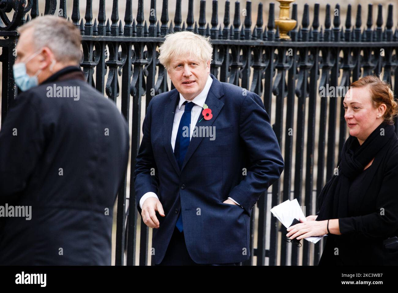 Der britische Premierminister Boris Johnson verlässt am 11. November 2020 einen Waffenstillstandstag in der Westminster Abbey in London, England. (Foto von David Cliff/NurPhoto) Stockfoto