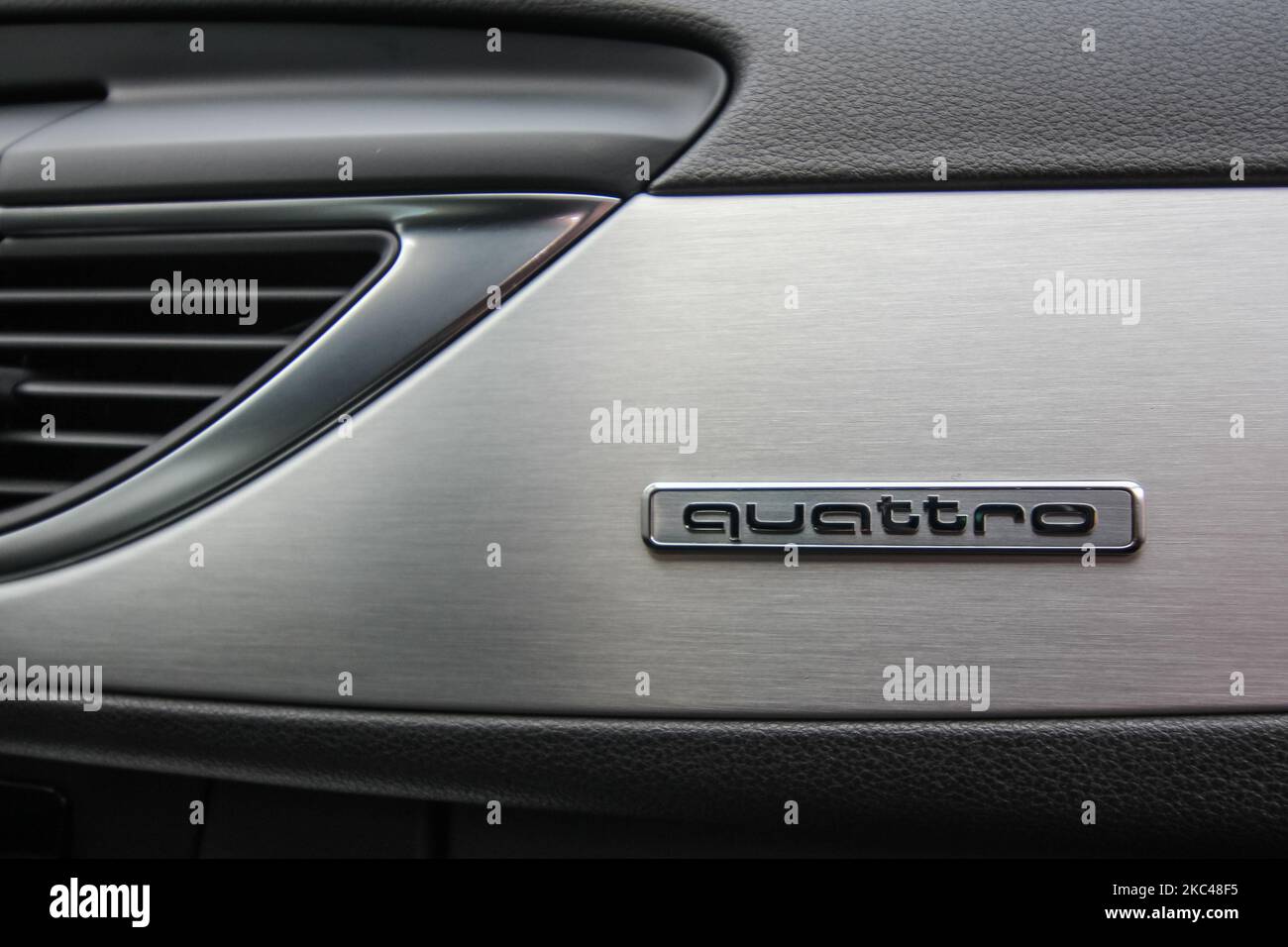 Audi A6 (Modell 2017) S-line Quattro interior mit quattro-Logo ist am 19. November 2020 in Gdynia, Polen, zu sehen (Foto: Michal Fludra/NurPhoto) Stockfoto