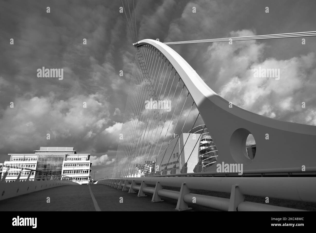 Eine allgemeine Sicht auf Dublins Samuel Beckett Bridge. Am Donnerstag, den 19. November 2020, in Dublin, Irland. (Foto von Artur Widak/NurPhoto) Stockfoto