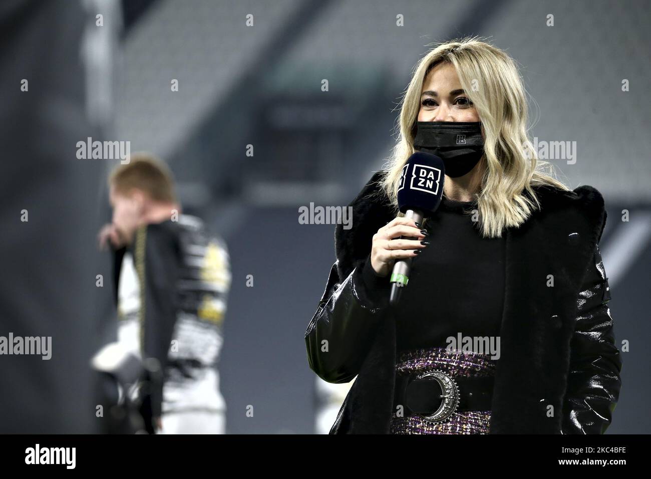 Diletta Leotta an der Seite des Platzes vor dem Serie-A-Spiel zwischen Juventus und Cagliari Calcio im Allianz-Stadion am 21. November 2020 in Turin, Italien. (Foto von Giuseppe Cottini/NurPhoto) Stockfoto