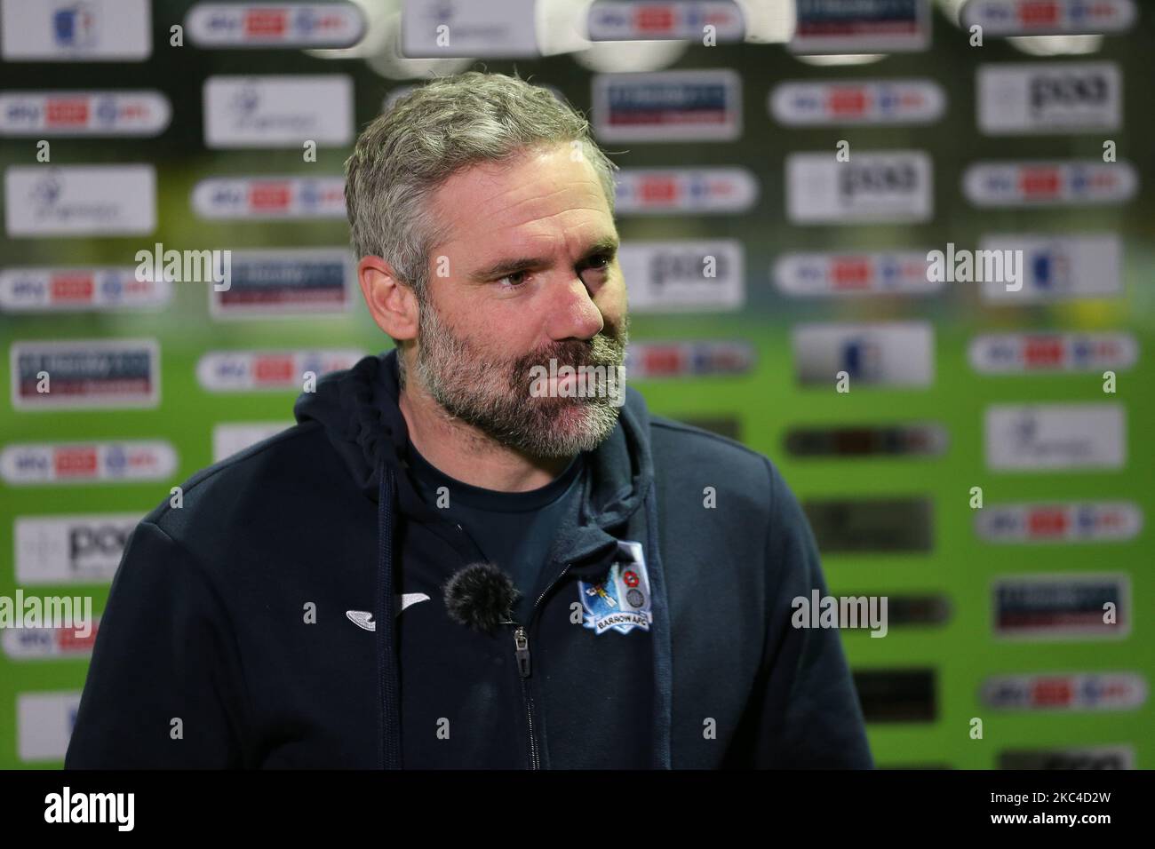 Barrow-Manager David Dunn spricht nach dem Spiel der Sky Bet League 2 zwischen Barrow und Forest Green Rovers in der Holker Street, Barrow-in-Furness, am Samstag, dem 21.. November 2020, mit der Presse. (Foto von Mark Fletcher/MI News/NurPhoto) Stockfoto