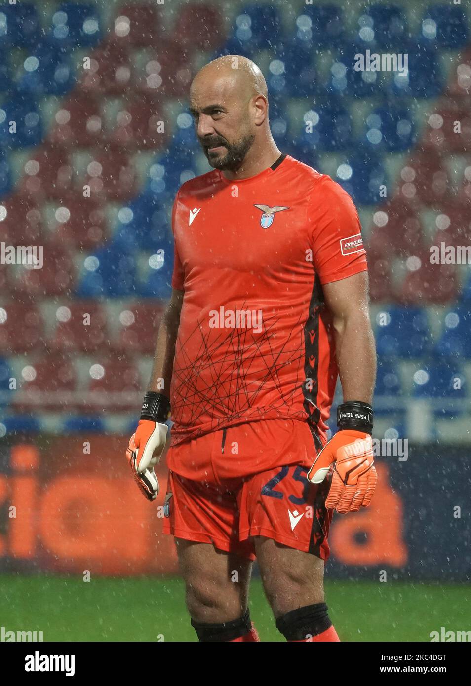 Pepe Reina von der SS Lazio während der Serie Ein Spiel zwischen FC Crotone und SS Lazio am 21. November 2020 Stadion 'Ezio Scida' in Crotone, Italien (Foto von Gabriele Maricchiolo/NurPhoto) Stockfoto
