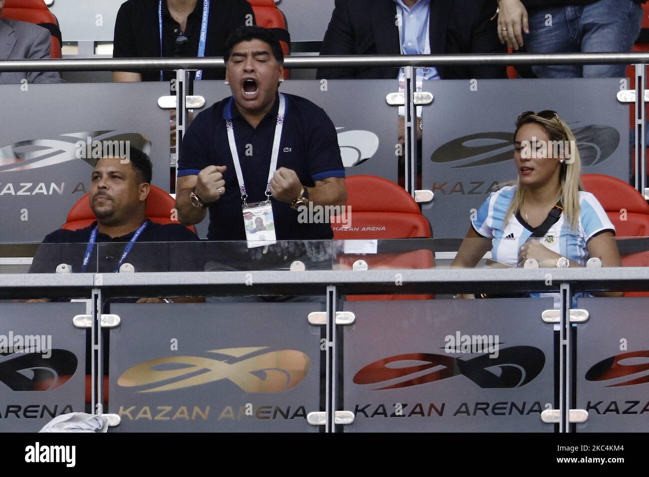 Diego Maradona und Rocio Oliva während des FIFA World Cup Russia Round of 16-Spiels 2018 zwischen Frankreich und Argentinien in der Kazan Arena am 30. Juni 2018 in Kazan, Russland. (Foto von Mehdi Taamallah/NurPhoto) Stockfoto