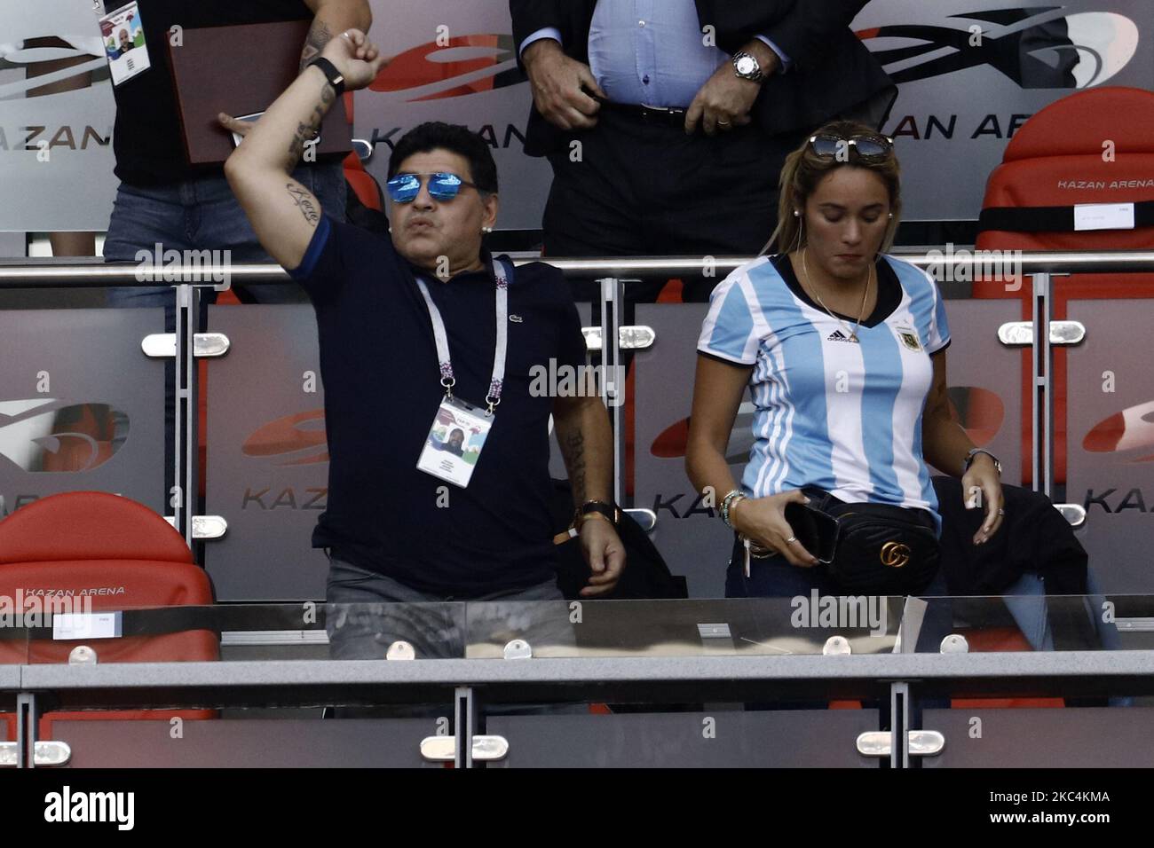 Diego Maradona und Rocio Oliva während des FIFA World Cup Russia Round of 16-Spiels 2018 zwischen Frankreich und Argentinien in der Kazan Arena am 30. Juni 2018 in Kazan, Russland. (Foto von Mehdi Taamallah/NurPhoto) Stockfoto