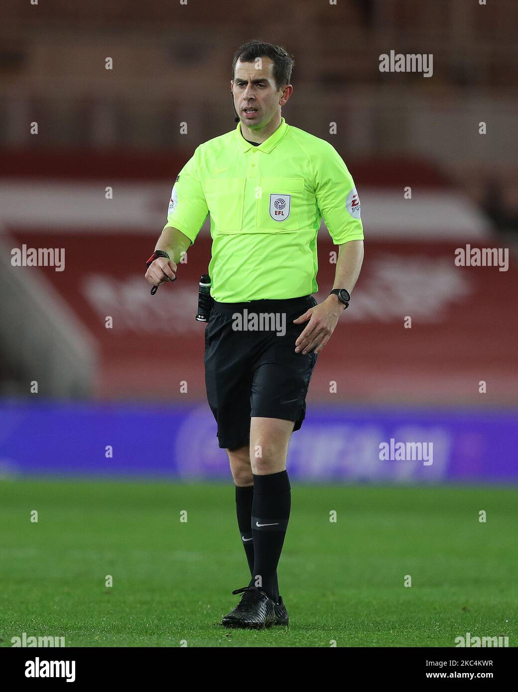 Der Schiedsrichter Peter Bankes während des Sky Bet Championship-Spiels zwischen Middlesbrough und Derby County im Riverside Stadium, Middlesbrough, am Mittwoch, den 25.. November 2020. (Foto von Mark Fletcher/MI News/NurPhoto) Stockfoto