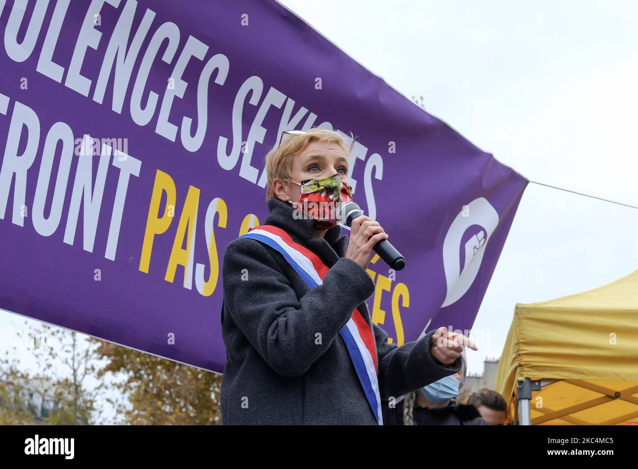 Clémentine Autain, Abgeordnete des französischen Parlaments (FI), während einer Demonstration zum Internationalen Tag zur Beseitigung von Gewalt gegen Frauen am 25. November 2020. (Foto von Vincent Koebel/NurPhoto) Stockfoto
