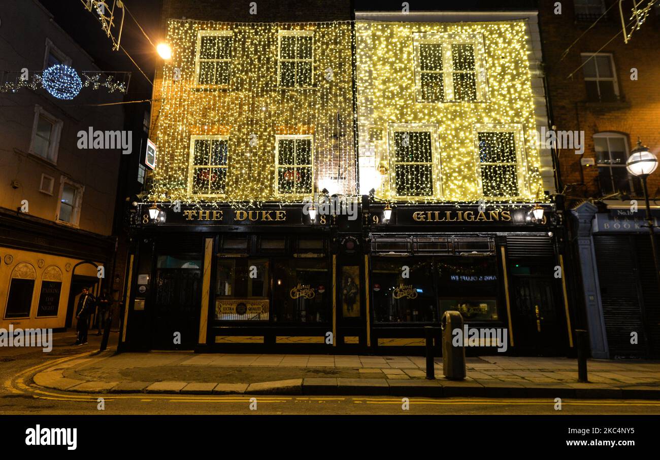 Der Duke Pub im Stadtzentrum von Dublin wurde zur Weihnachtszeit 2020 eingerichtet. Am Donnerstag, den 26. November 2020, in Dublin, Irland. (Foto von Artur Widak/NurPhoto) Stockfoto