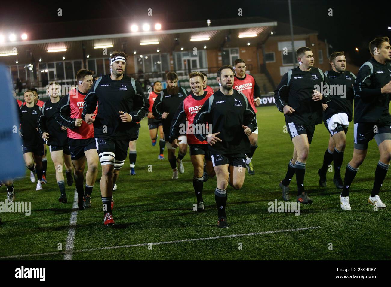 Falcons Spieler vor dem Start in das Spiel der Gallagher Premiership zwischen Newcastle Falcons und Sale Sharks im Kingston Park, Newcastle am Freitag, 27.. November 2020. (Foto von Chris Lishman/MI News/NurPhoto) Stockfoto