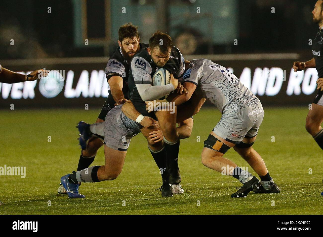 George McGuigan von Newcastle Falcons greift am Freitag, dem 27.. November 2020, während des Spiels der Gallagher Premiership zwischen Newcastle Falcons und Sale Sharks im Kingston Park, Newcastle, an. (Foto von Chris Lishman/MI News/NurPhoto) Stockfoto