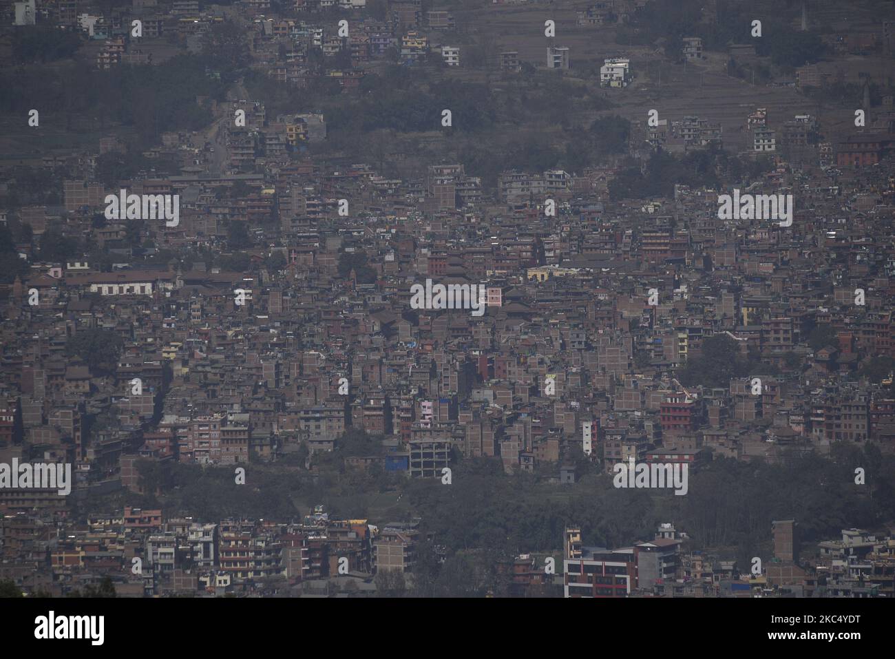 Eine Luftaufnahme von Bhaktapur ist eine alte Stadt, die am Sonntag, den 29. November 2020, vom Surya Binayak Hill, Bhaktapur, Nepal, zum UNESCO-Weltkulturerbe erklärt wurde. (Foto von Narayan Maharjan/NurPhoto) Stockfoto