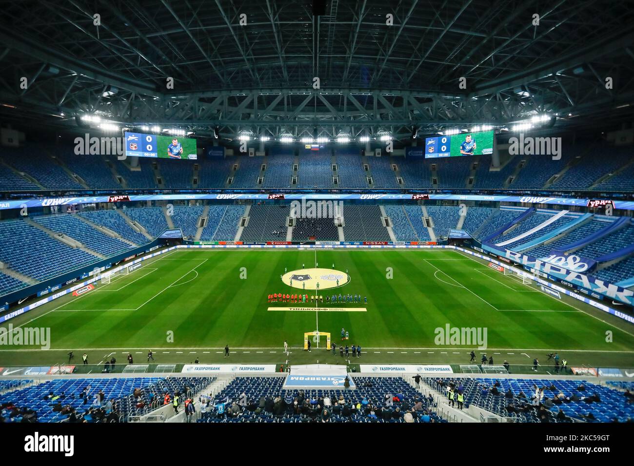 Gesamtansicht des Stadions während des Spiels der russischen Premier League zwischen dem FC Zenit Sankt Petersburg und dem FC Ural Jekaterinburg am 5. Dezember 2020 in der Gazprom Arena in Sankt Petersburg, Russland. (Foto von Mike Kireev/NurPhoto) Stockfoto