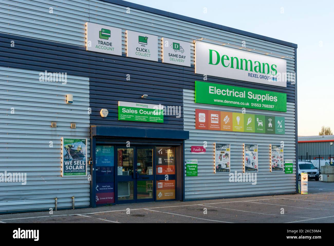 Geschäftsräume von Denman's Electrical Supplies in King's Lynn, einem Unternehmen der Rexel Group. Stockfoto