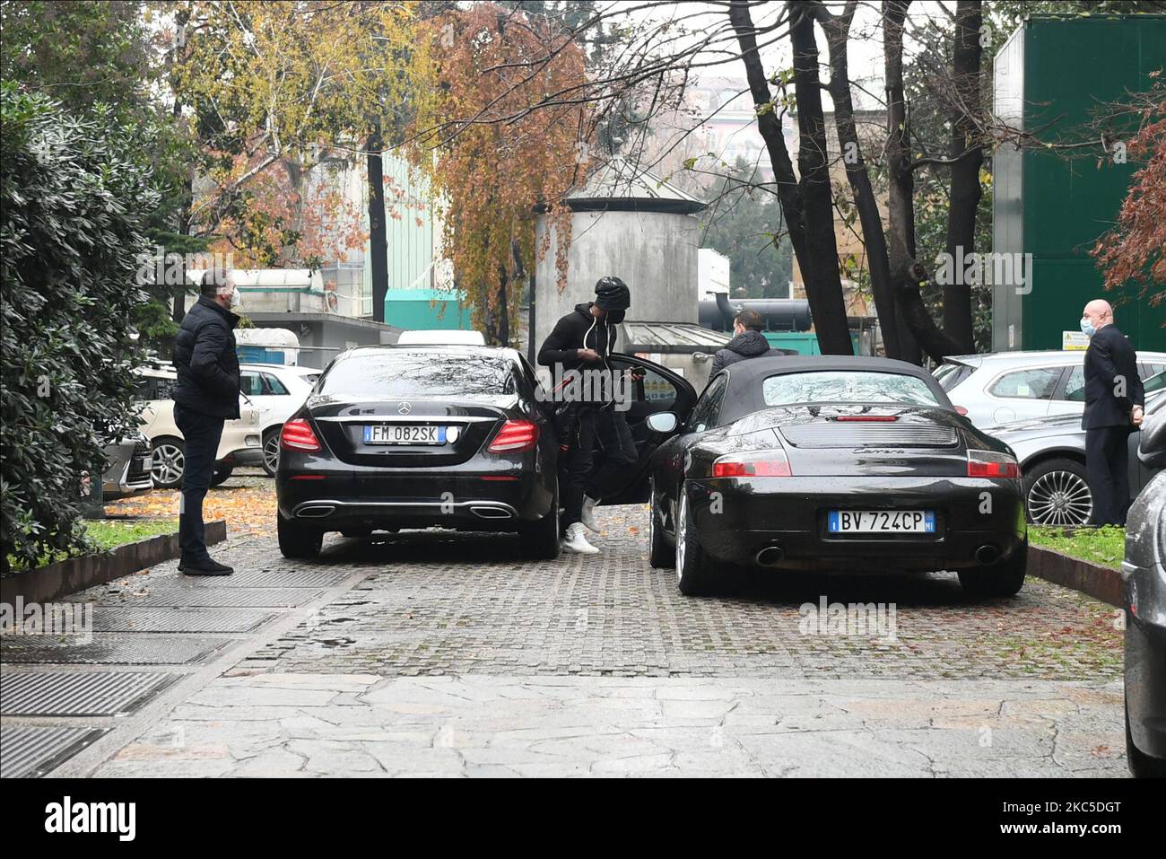 Der italienische Stürmer Mario Balotelli kam zur medizinischen Behandlung in die Klinik La Madonnina, bevor er die Unterschrift für AC Monza am 7. Dezember 2020 abgab (Foto: Andrea Diodato/NurPhoto) Stockfoto