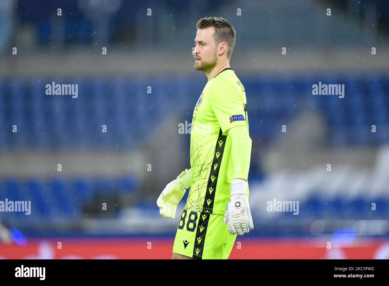 Simon Mignolet vom Club Brugge schaut am 8. Dezember 2020 beim UEFA Champions League Gruppe F-Bühnenspiel zwischen SS Lazio und Club Brugge im Stadio Olimpico, Rom, Italien, auf. (Foto von Giuseppe Maffia/NurPhoto) Stockfoto