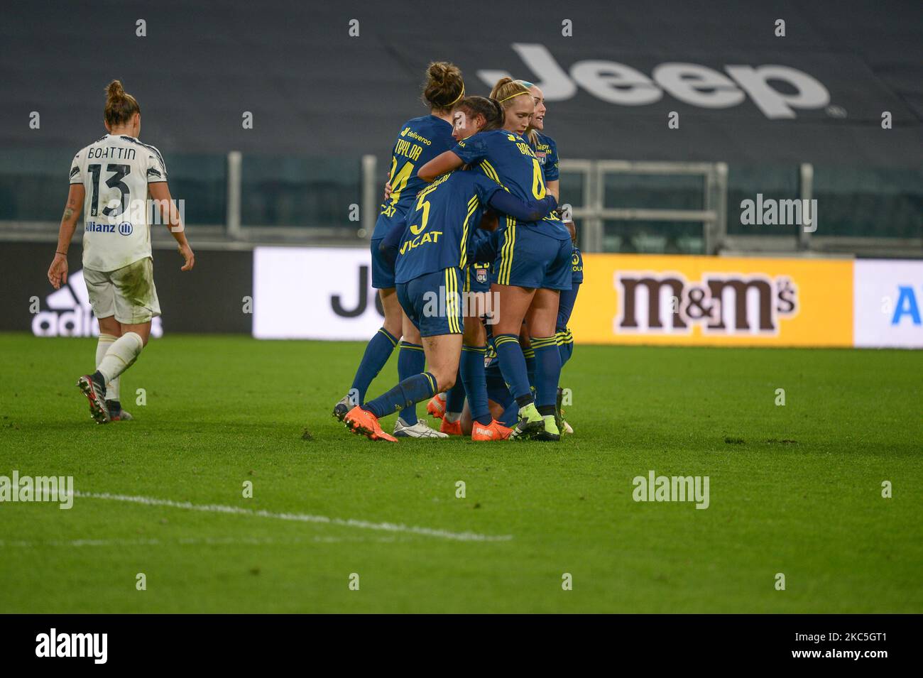 Olympique Lyonnais feiert während des UEFA Women's Champions League-Spiels zwischen Juventus und Lyon im Allianz-Stadion am 09. Dezember 2020 in Turin, Italien (Foto: Alberto Gandolfo/NurPhoto) Stockfoto