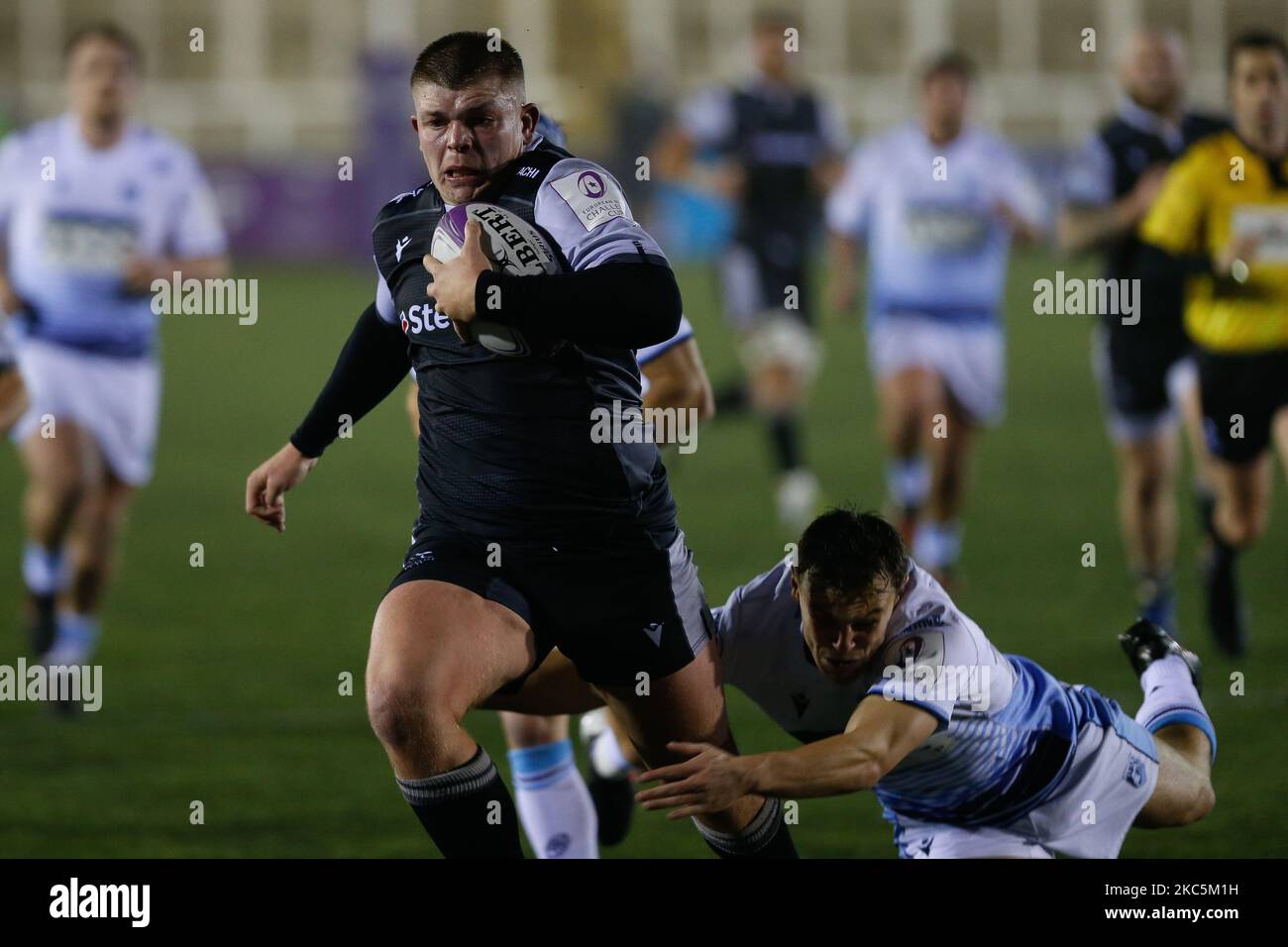 Jamie Blamire aus Newcastle Falcons geht am Freitag, den 11.. Dezember 2020, beim European Rugby Challenge Cup-Spiel zwischen Newcastle Falcons und Cardiff Blues im Kingston Park, Newcastle, in die Line. (Foto von Chris Lishman/MI News/NurPhoto) Stockfoto