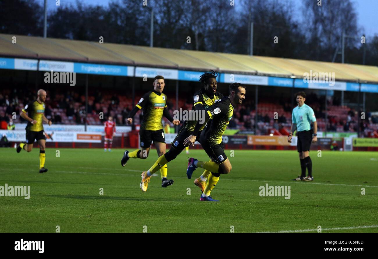 Sam Hird von Barrow feiert, nachdem er sein Team 2-1 während des Sky Bet League 2-Spiels zwischen Crawley Town und Barrow im Broadfield Stadium, Crawley, am Samstag, 12.. Dezember 2020, hochgestellt hat. (Foto von Chris Booth/MI News/NurPhoto) Stockfoto