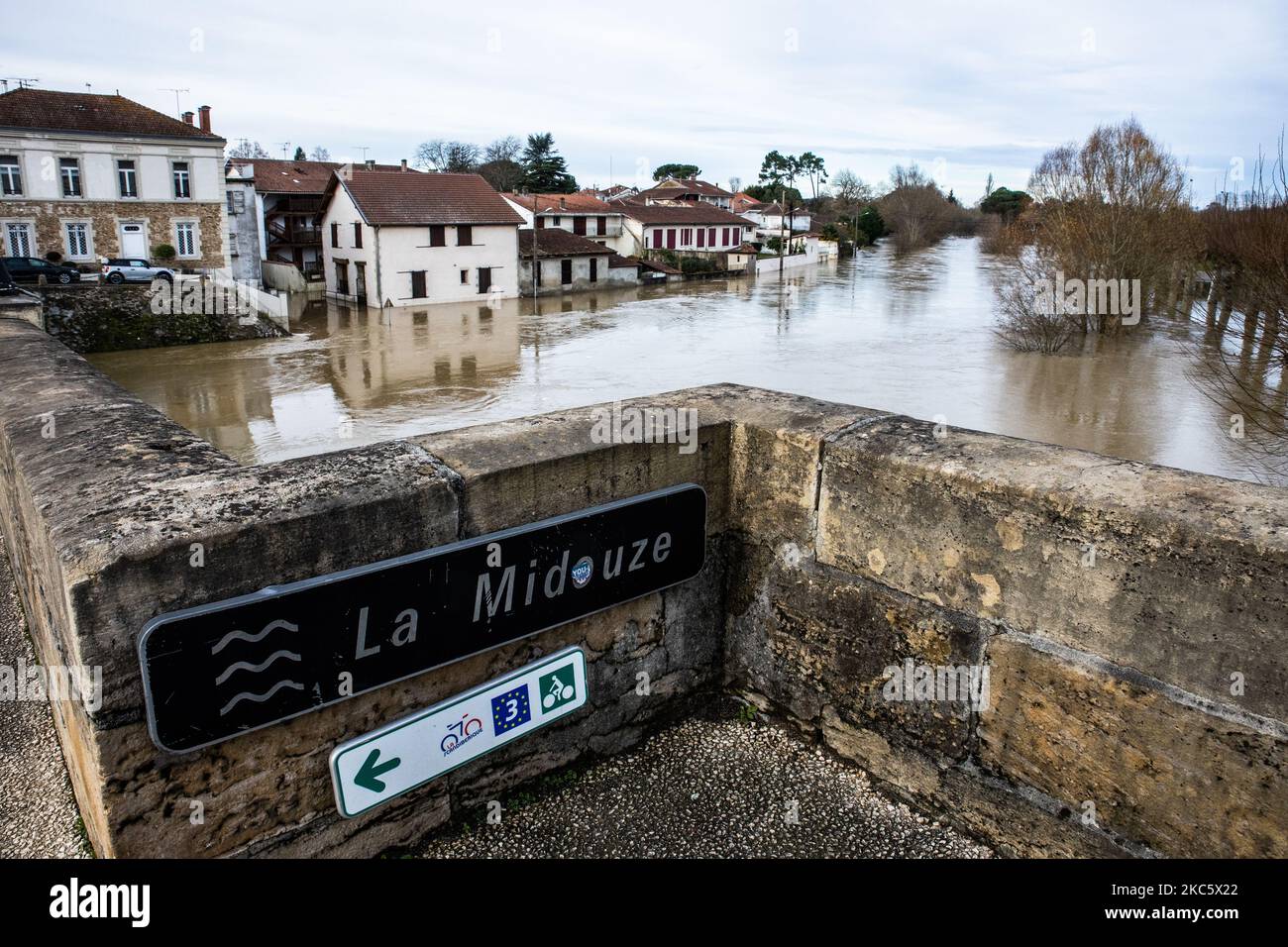 Im Südwesten Frankreichs, in Tartas, am 14. dezember, werden die Überläufe des Midouze-Flusses und die Straßen gesperrt (Foto: Jerome Gilles/NurPhoto) Stockfoto