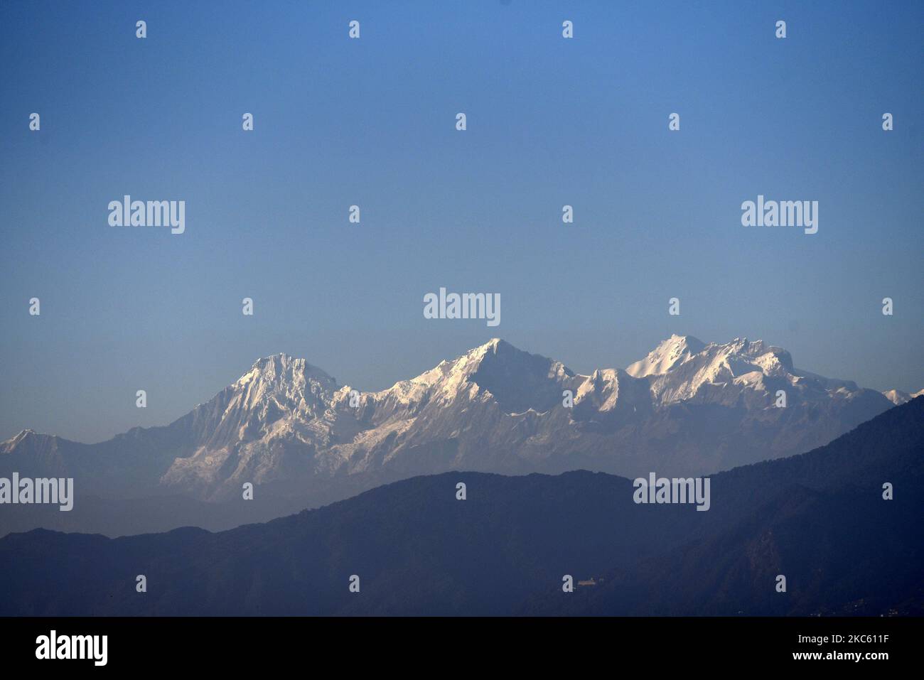 Mount Ganesh Himal von der Sipadol-Höhe aus gesehen, Bhaktapur, Nepal am Mittwoch, 16. Dezember 2020. (Foto von Narayan Maharjan/NurPhoto) Stockfoto